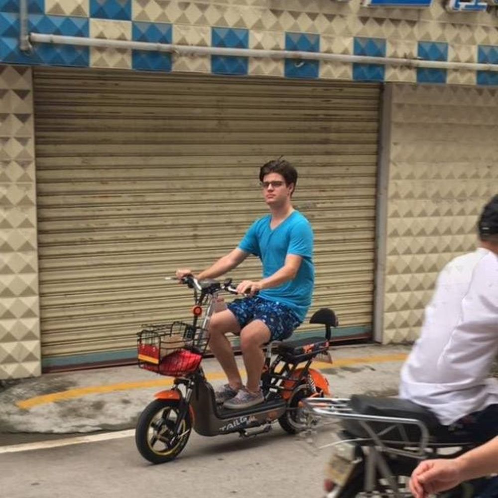 Meet your Posher, Thomas